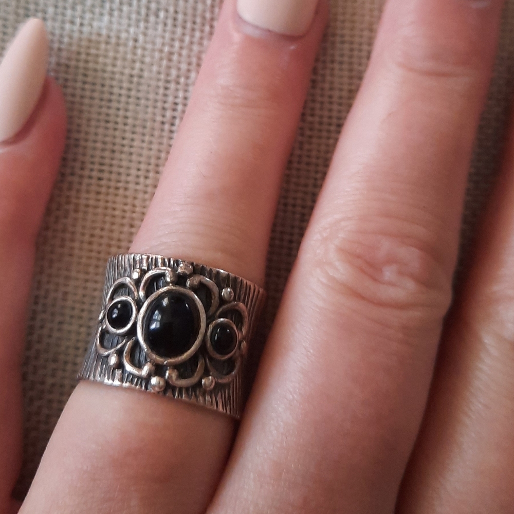 Silver ring sz 6